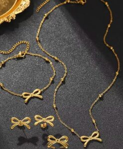 18k gold pvd plated anti tarnish necklace💕 ✨ anti tarnish ✨ water resistant ✨ corrosion free ✨ hypoallergenic